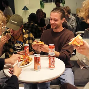 Gspot & Triangles Pizzeria Хостел Лиссабон